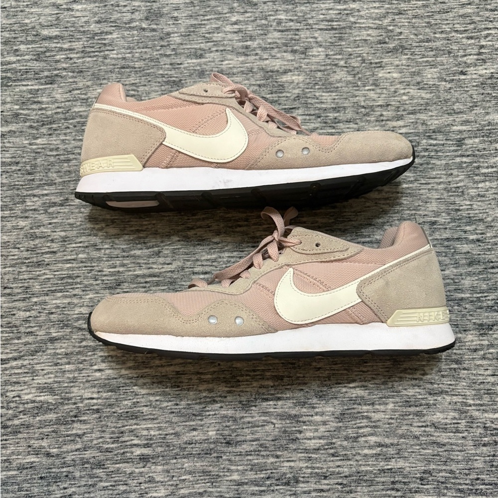 Nike Venture Runner Pink Oxford Running Shoes Ladies 11.5